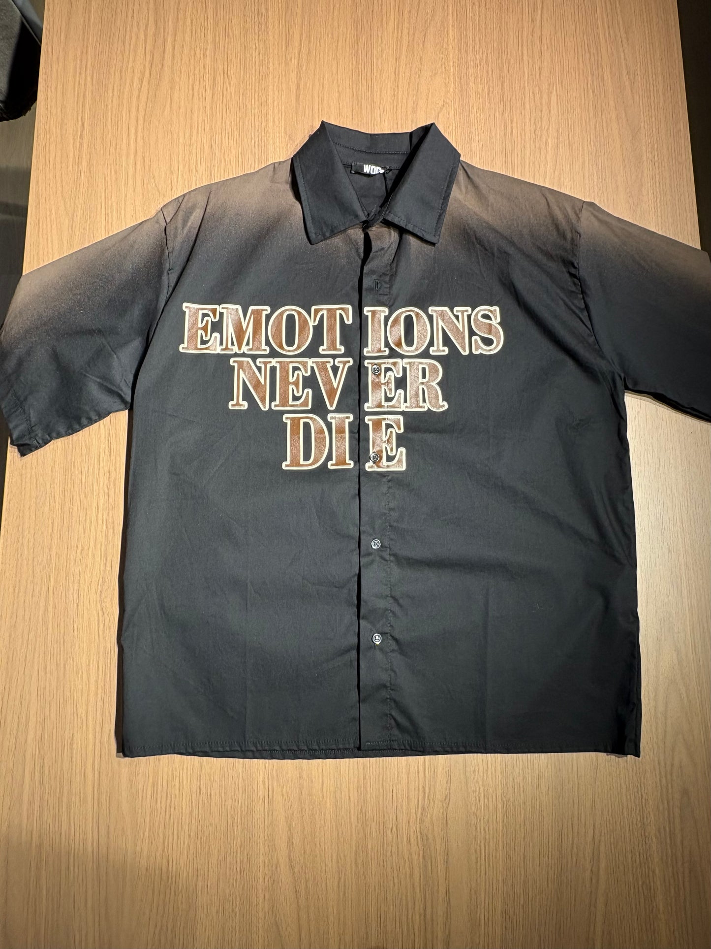 Camicia con stampa “EMOTION”